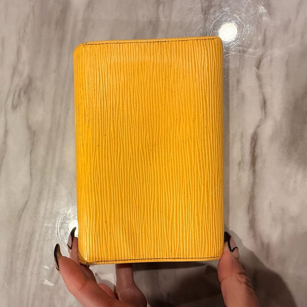 Louis Vuitton Vibrant Yellow & purple passport hold/wallet - lakers colorway - Picture 2 of 13